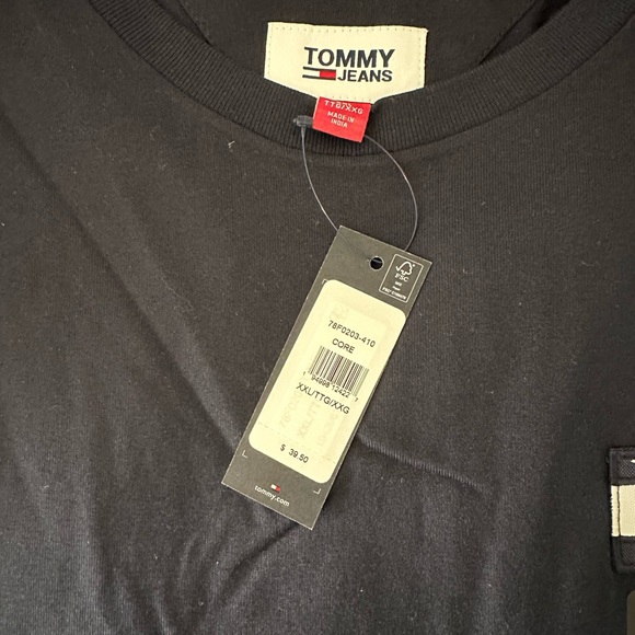 Men’s Navy Blue Tommy Hilfiger T-shirt - Picture 2 of 2